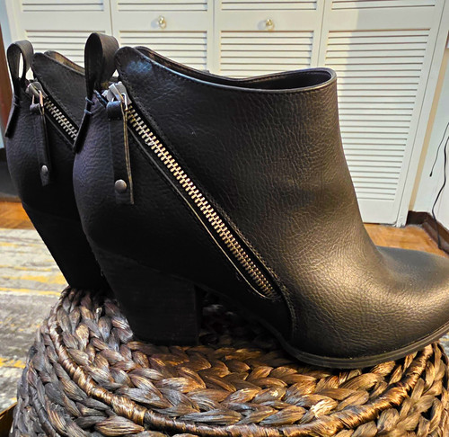 Maurices black round toe ankle - toe,